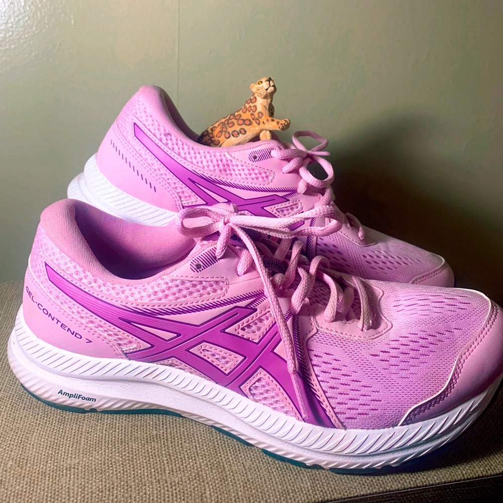 Pink ASICS 🔥
